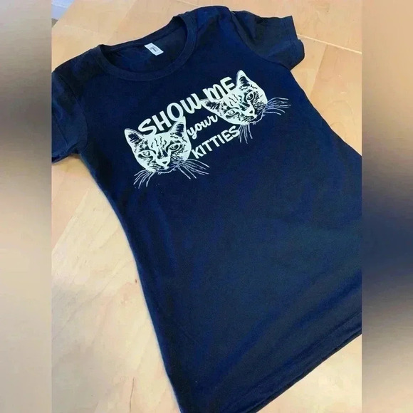 NWT screen printed novelty Show me your kitties black women’s tee all sizes - Picture 7 of 7